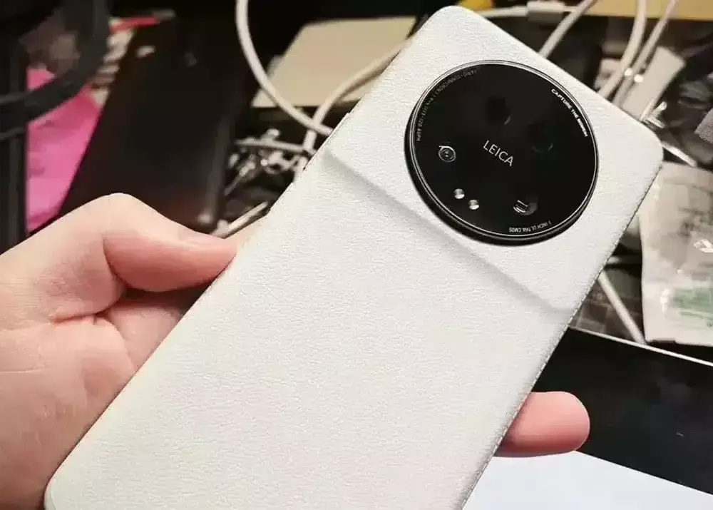 Xiaomi 13 Ultra проработает на 1% заряда в течение часа благодаря двум новым чипам.