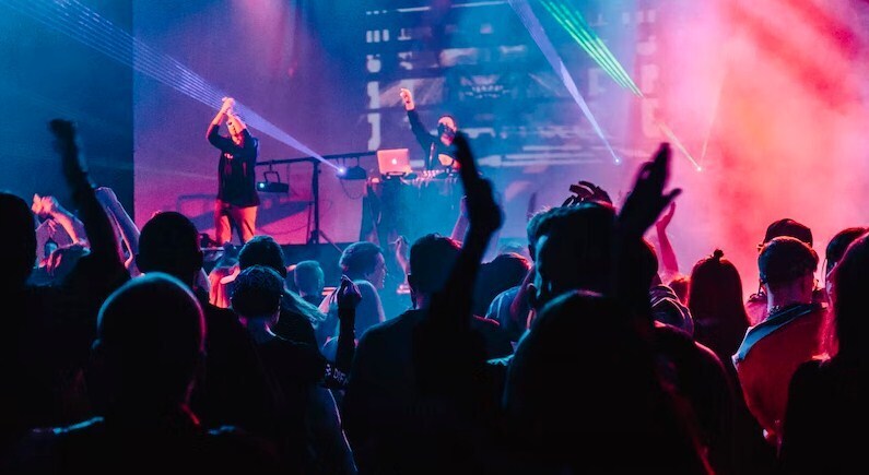 Музыкальные фестивали: как они стимулируют творчество и повышают популярность исполнителей?