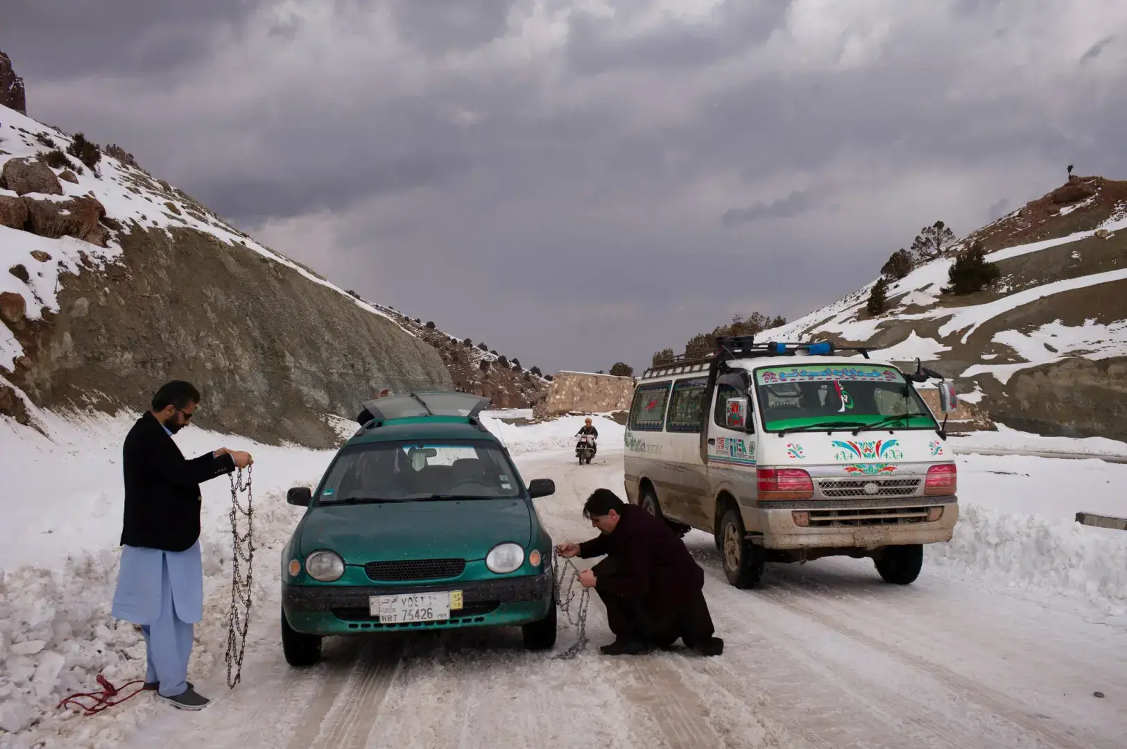 На смертельно опасном горном перевале крошечный отель - это спасательный круг.