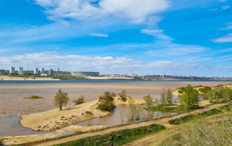 "Будто я египтянин/ И со мною и Солнце, и зной…" Но здесь Волгоград!