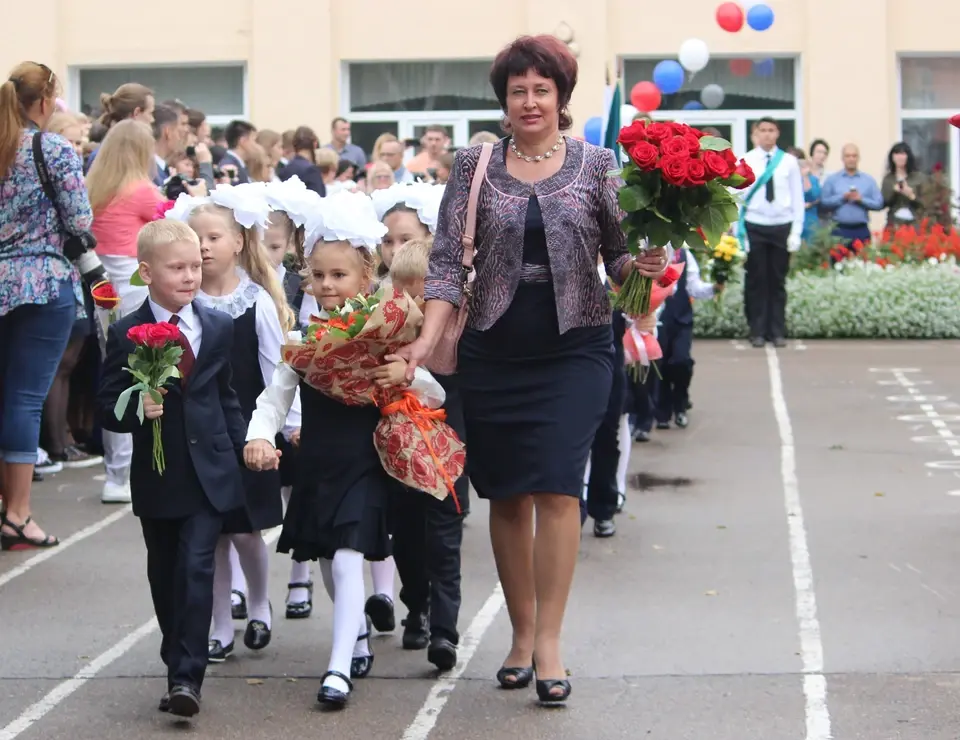 На 1 сентября подарили учительнице букет из... колбасы! Но, она почему-то осталась недовольна. Что мы сделали не так?