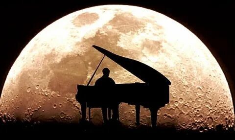 "Посмотри, какая она красивая!" Несмотря на это, жена подала на развод, не смогла делить мужа с ... Луной. Так ли страшна селенофилия?