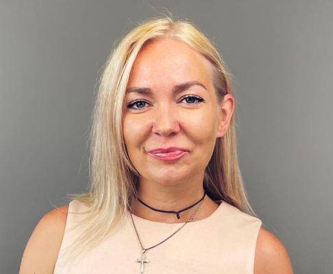 Марию Томенюк задержали за закладку кокаина в центре Москвы. При себе у неё и подруги нашли 72,9 грамма наркотика