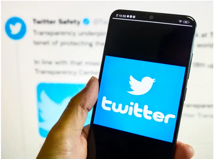 Маск сменил тэг в Твиттере на «70%»