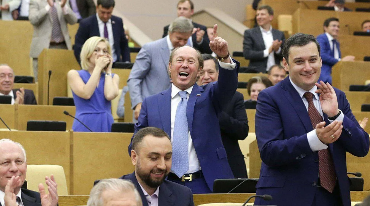 Нечего холопам знать, как барин живёт… Чиновники массово удаляют свои декларации о доходах!