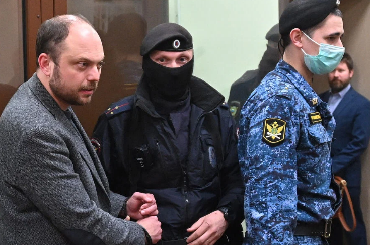 Оппозиционера и политика Владимира Кара-Мурзу приговорили к 25 годам колонии строгого режима