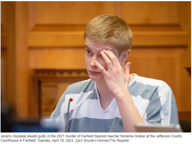 В избиении учителя испанского языка до смерти из-за плохой оценки признали себя виновными 2 подростка из Айовы.