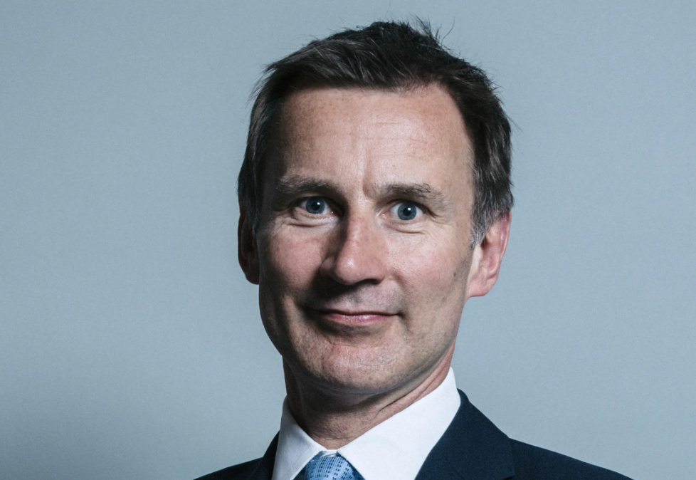 Британские пенсионеры могут остаться без пенсии. Чиновники хотят использовать пенсионные накопления