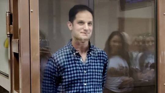 Журналисты WSJ остаются под стражей - суд Москвы