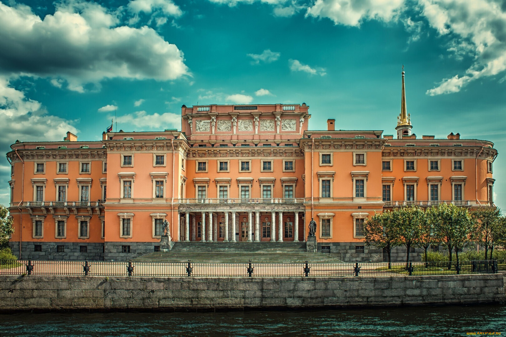 Банальные места Петербурга, которые должен увидеть каждый