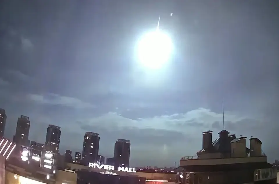 Вспышка в небе над Киевом - что говорят эксперты. Последние новости