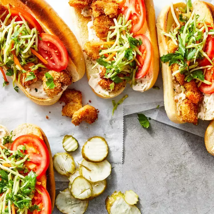 Обжариваемые на воздухе креветочные котлеты с капустой-ремуладом.