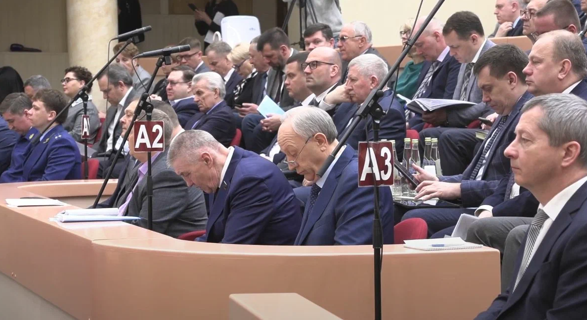 Куда уходят налоги россиян: Чиновники промолчали о 1,5 триллионах рублей, выведенных из страны за последние 5 лет