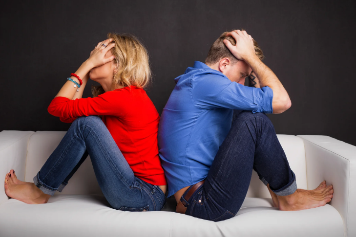 Кто главный в семье, муж или жена? Бывают семьи, в которых жена занимается заработком денег, а муж домашними делами. Правильно это или нет? Есть опрос