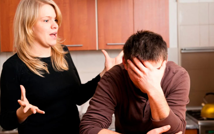 Кто главный в семье, муж или жена? Бывают семьи, в которых жена занимается заработком денег, а муж домашними делами. Правильно это или нет? Есть опрос