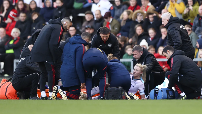 Капитан сборной Англии Леа Уильямсон пропустит ЧМ среди женщин из-за травмы колена.