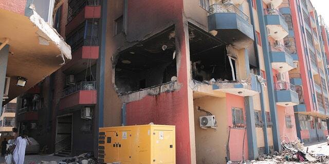 Новости: "Байден осуждает бессовестную гражданскую войну в Судане, вызвавшую эвакуацию персонала посольства США"