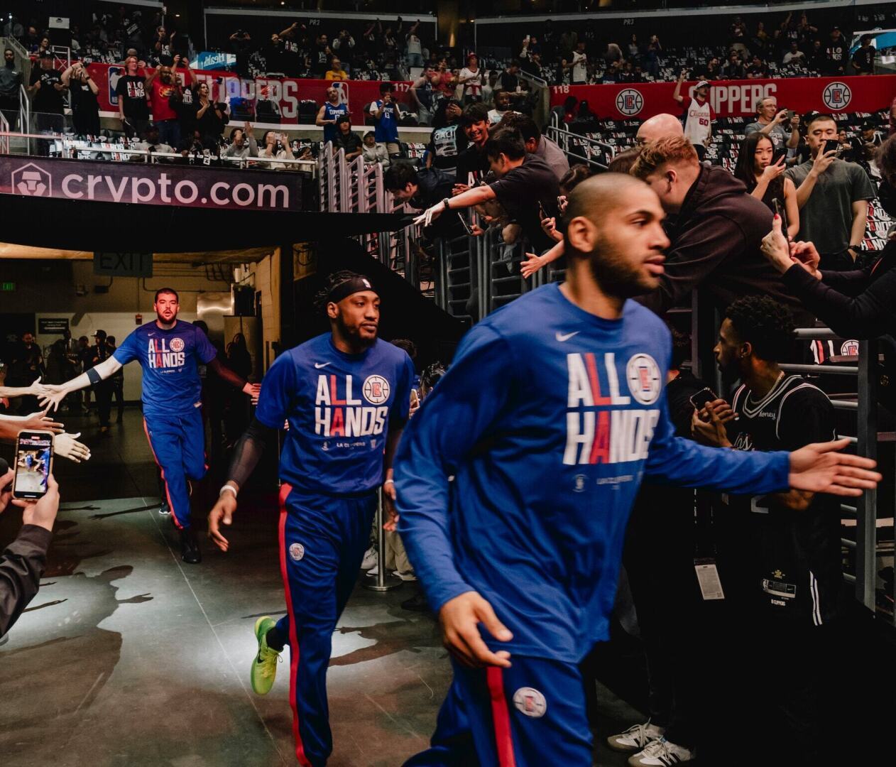 Когда заканчивается игра плей-офф в Лос-Анджелесе, начинается их работа