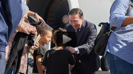 Самолет с 72 людьми, эвакуированными из Судана в ходе операции, в которой участвовали 200 солдат, приземлился в Мадриде.