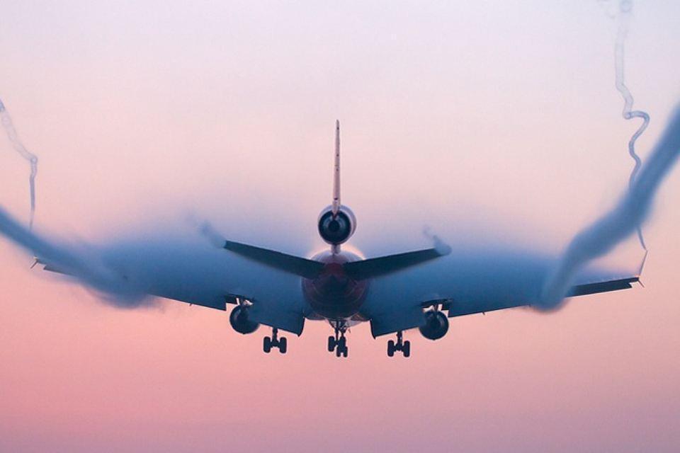 Почему авиапассажиры так бояться турбулентности в полете и впадают в панику и может ли она привести к авиакатастрофе? Рассказываем более подробно!