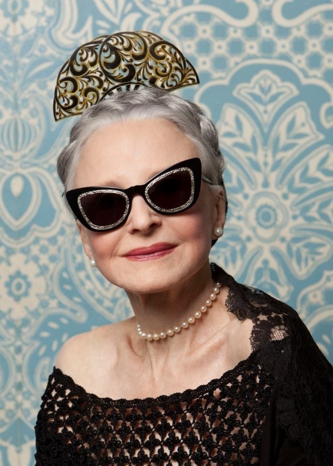 Хотите выглядеть моложаво и стильно: Избегайте этих модных тенденций.