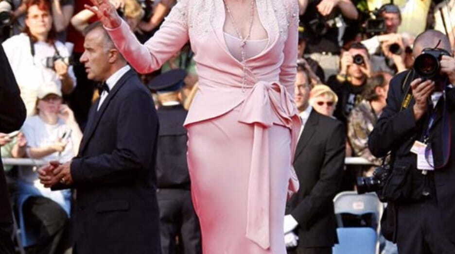 Хотите выглядеть моложаво и стильно: Избегайте этих модных тенденций.