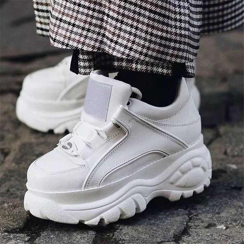 Хотите выглядеть моложаво и стильно: Избегайте этих модных тенденций.