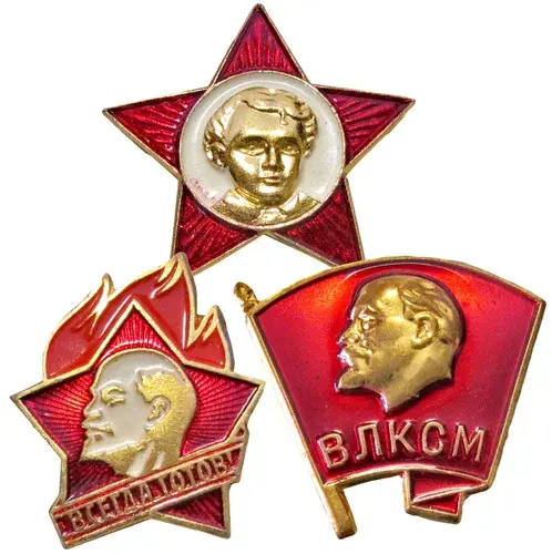 Зачем Кремлю "пионерия и комсомолия"? И фанера на мавзолее!