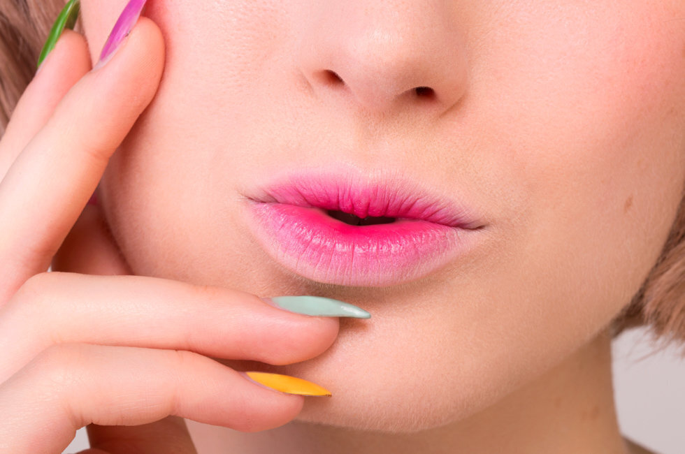 Хитрость в том, чтобы растушевать губы без усилий.