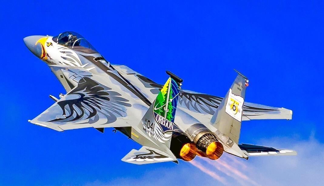 Ведущие в мире самолеты раскрашены невероятным образом