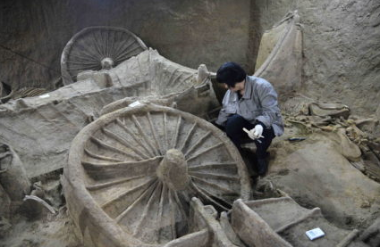 Огромная гробница с древними колесницами обнаружена в центральном Китае