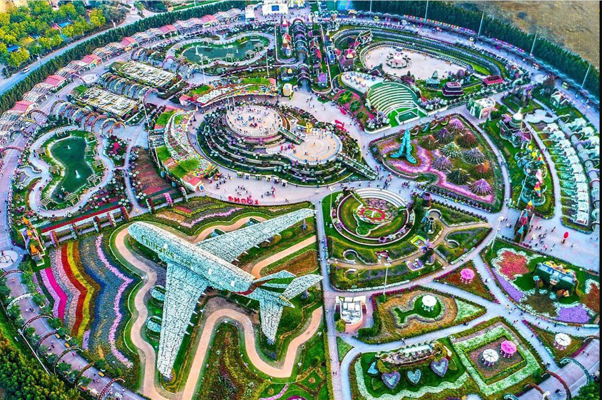 Зачем в Дубае затащили на небоскреб болид за 15 миллионов долларов? Интересное о Дубае.