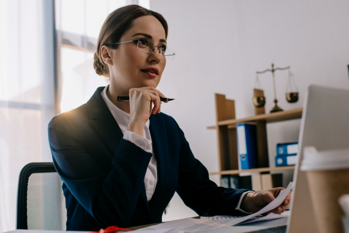 Как юристу стабильно зарабатывать в 2023 году от 100 000 рублей на одной услуге