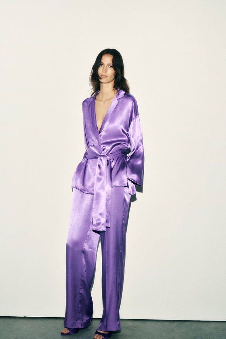 Жанна Кадье моделирует коллекцию ZARA весна лето 2023