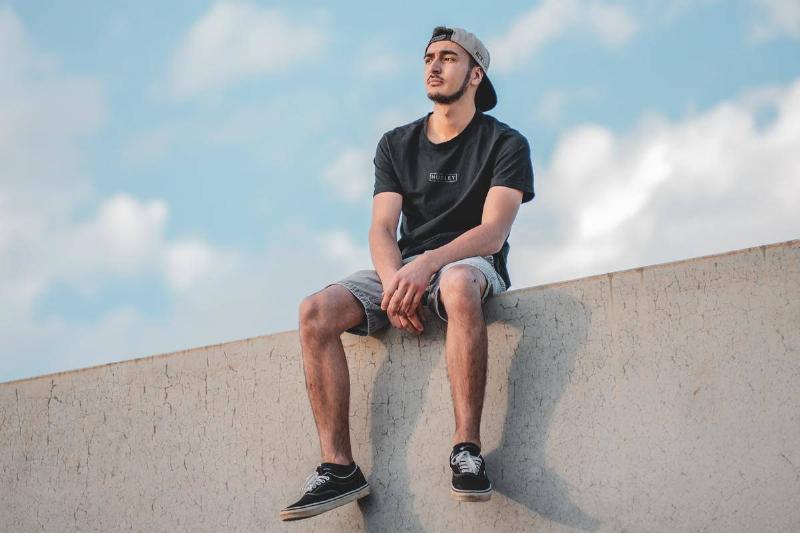 Что Ваша Сидячая Поза Может Рассказать О Вашей Личности Многие из нас проводят большую часть дня сидя. Знаете ли вы, что то, как вы предпочитаете сиде