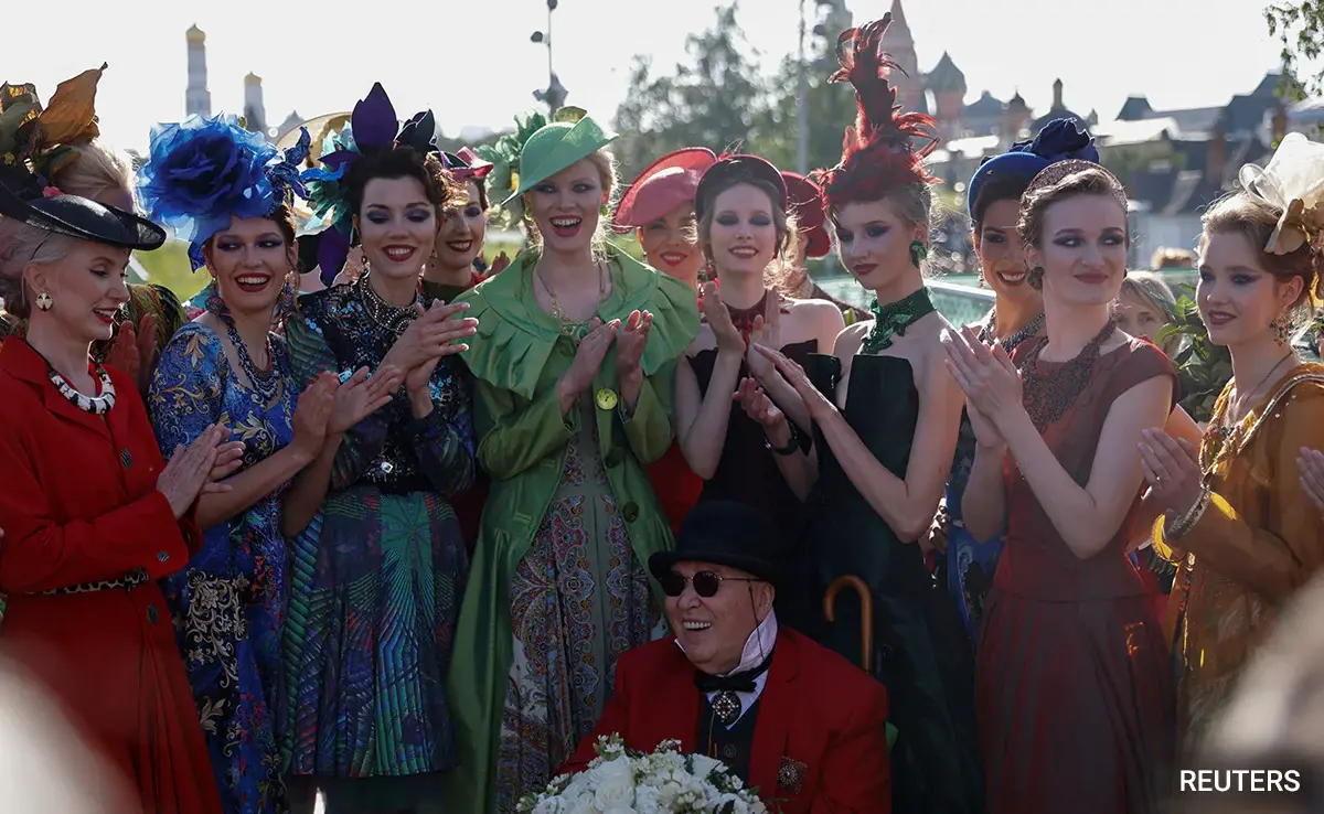 Советская икона моды "Красный Диор" умерла в возрасте 85 лет. Французская пресса прозвала его "Красный Диор" в 1960-х годах.