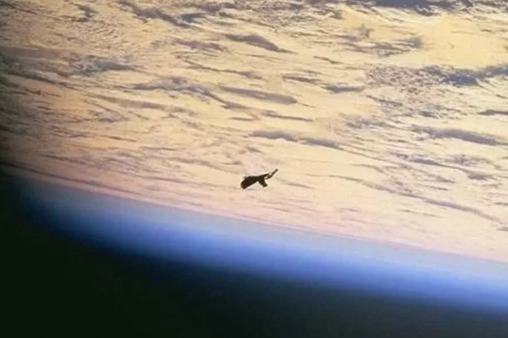 За нами наблюдают из космоса? Что известно об объекте в космосе под названием "Чёрный рыцарь"
