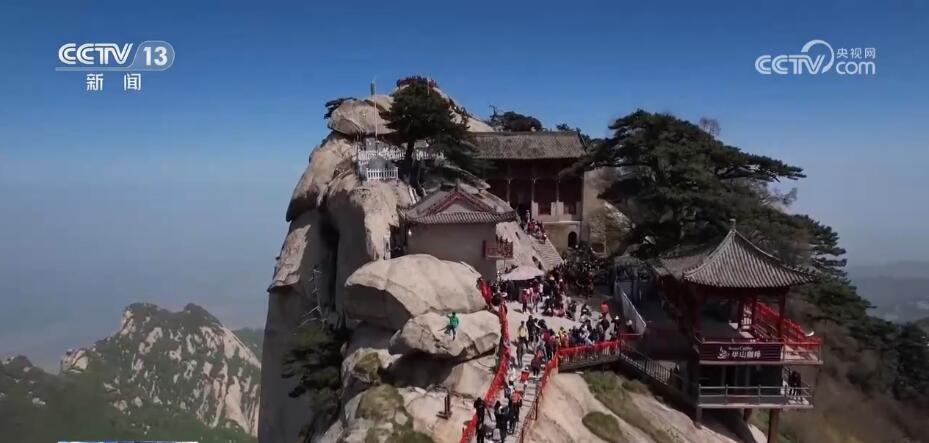 По случаю 1 мая в Китае огромный наплыв туристов. Как празднуют день труда в Китае