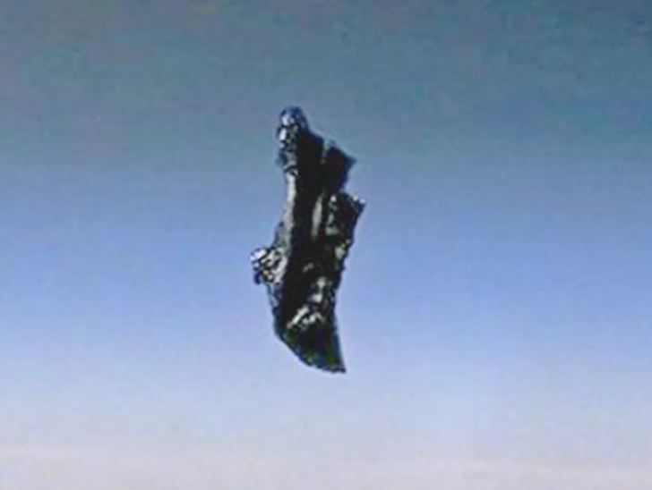 За нами наблюдают из космоса? Что известно об объекте в космосе под названием "Чёрный рыцарь"