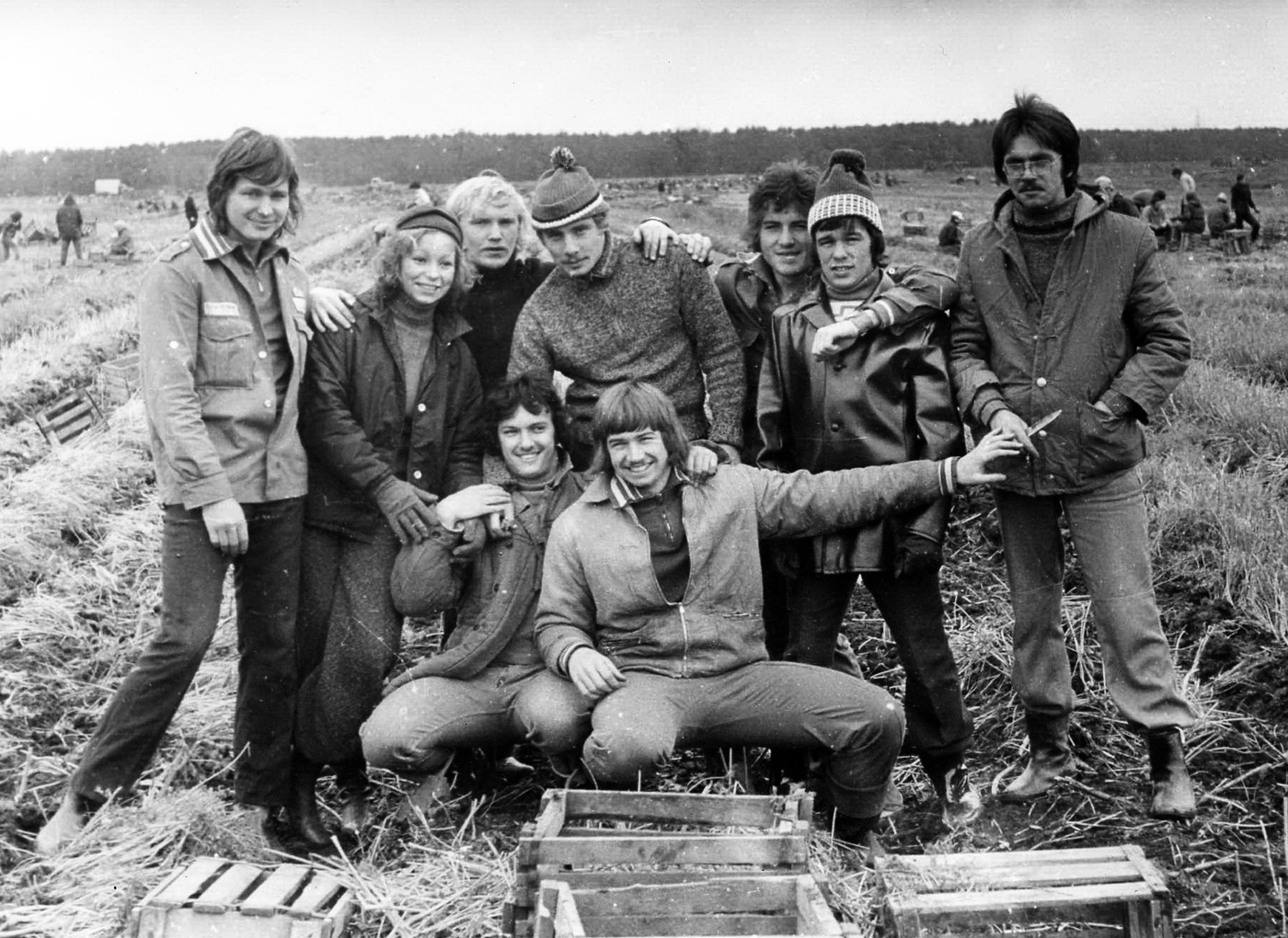 Вспоминаем традиции СССР. Почему студентов и школьников больше не отправляют на картошку? Опрос