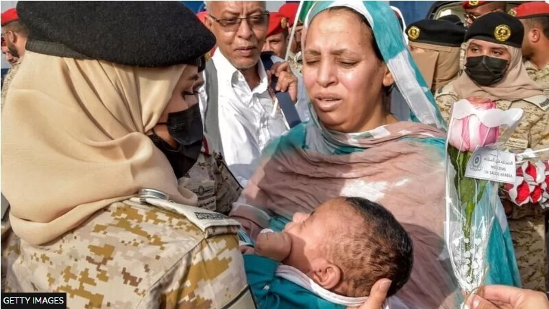 Кризис в Судане: Гражданское население сталкивается с "катастрофой", когда 100 000 человек бегут от боевых действий - ООН