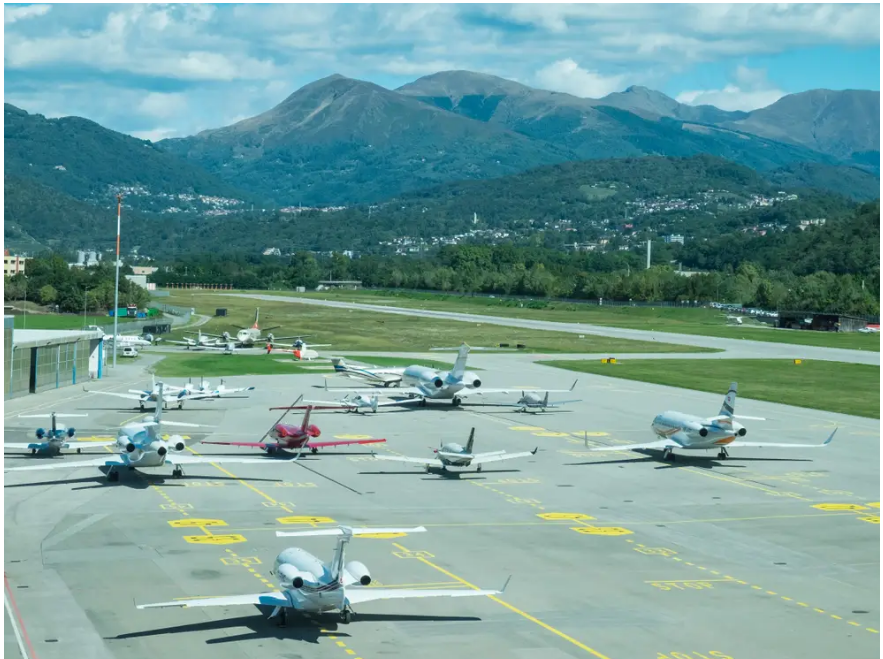 Типичный владелец частного самолета — преимущественно мужчина старше 50 лет с состоянием в 190 миллионов долларов.
