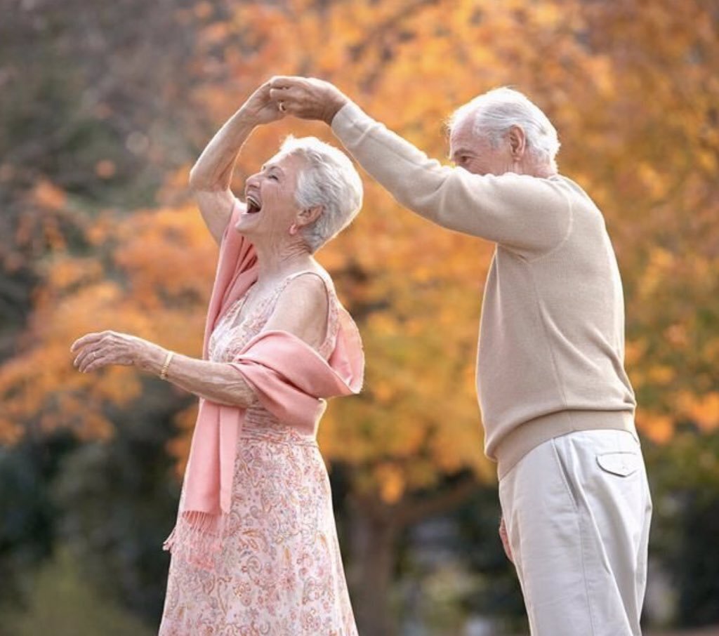 Старость не радость, или как не смотреть в зеркало, чтобы не видеть морщинок на лице, седых волос на голове? Не знать хруста костей по утрам