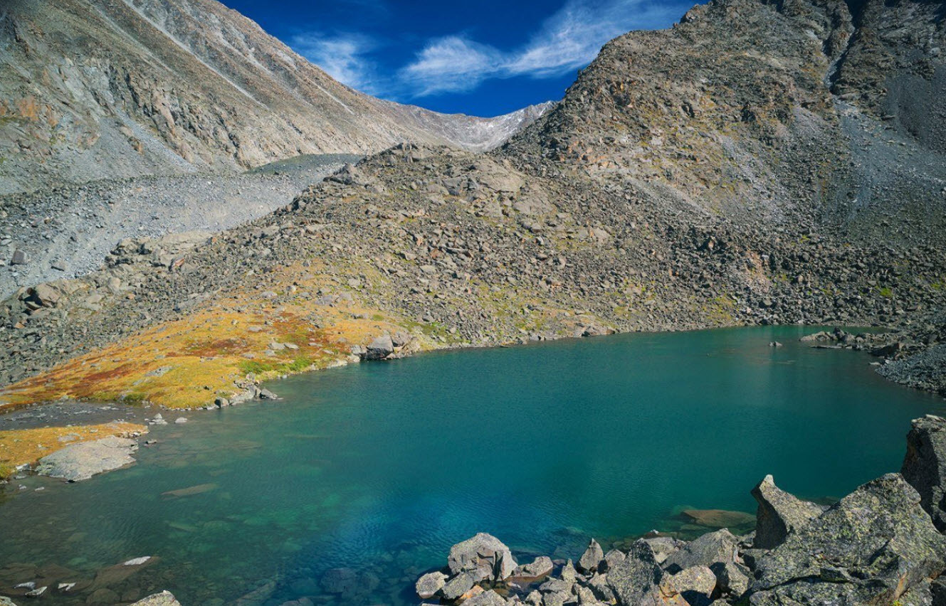 Озеро расположенное на алтае. Озеро горных духов Акташ. Озеро горных духов горный Алтай. Озеро горных духов горный Алтай Акташ. Акташский ретранслятор озеро горных духов.