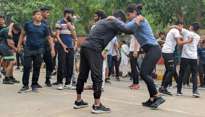 Лучшие борцы-женщины Индии собираются на улицах Нью-Дели. Вот почему