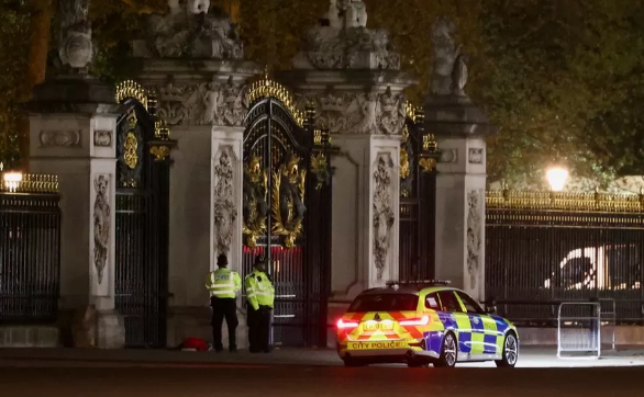 Мужчина арестован у Букингемского дворца
