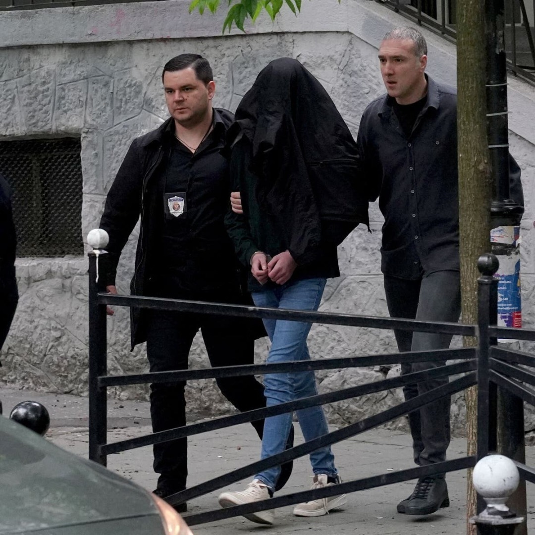 Семиклассник открыл огонь в школе в Сербии, убив 8 детей