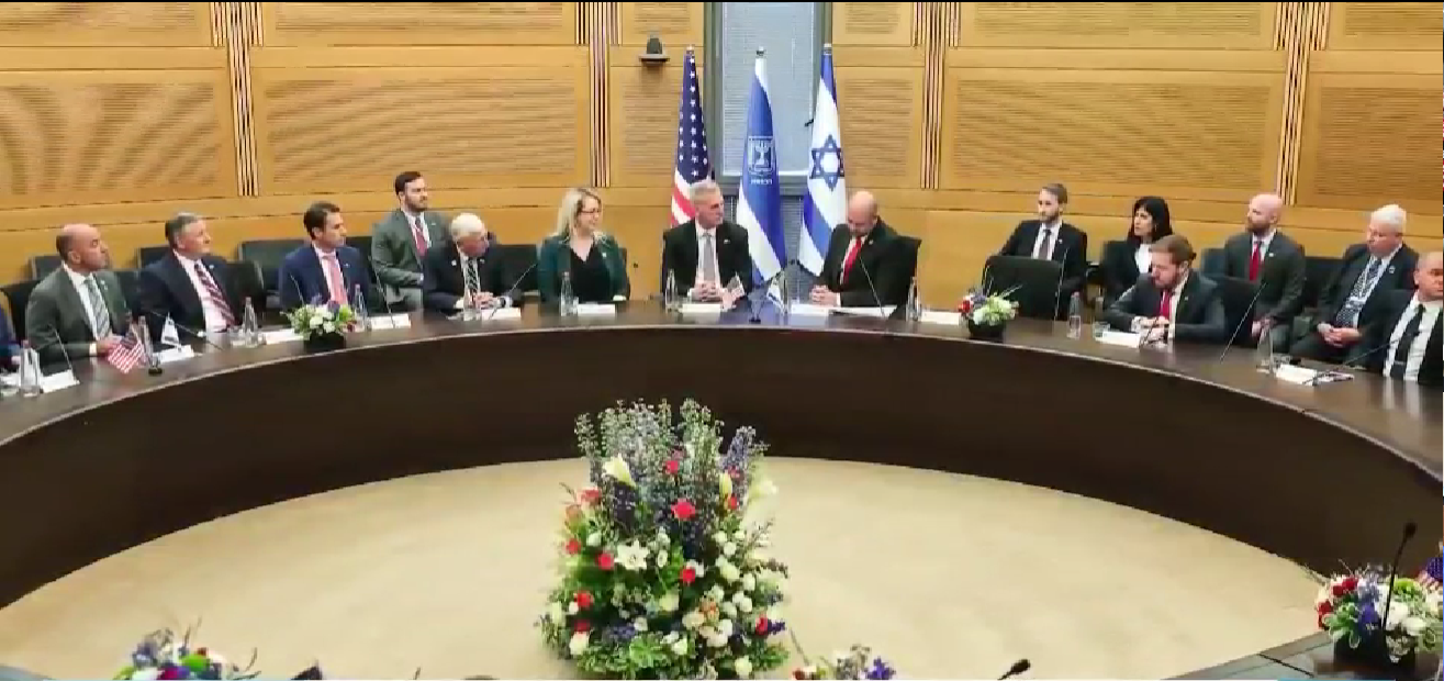 Кевин Маккарти выступает в Кнессете в Израиле