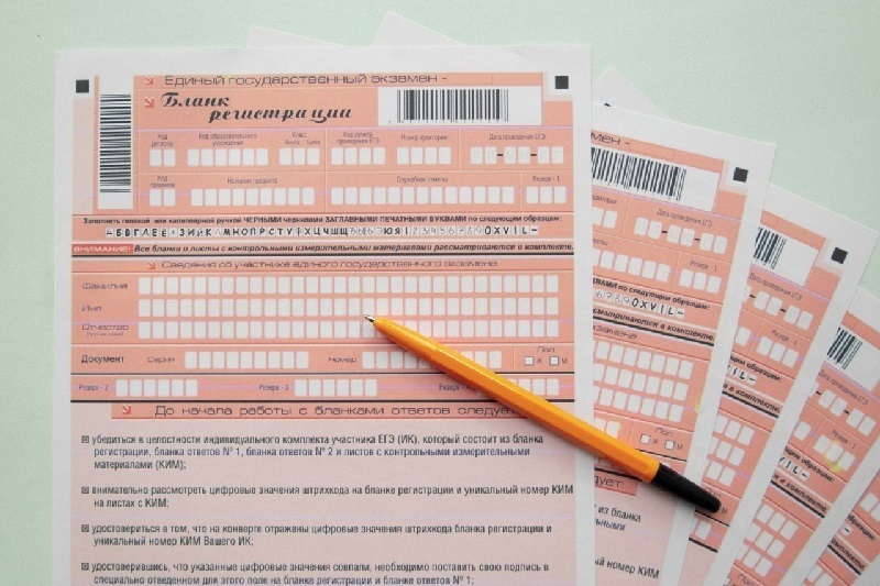 Как вы относитесь к ОГЭ и ЕГЭ? Как эти испытания, на ваш взгляд, отражаются в образовании?