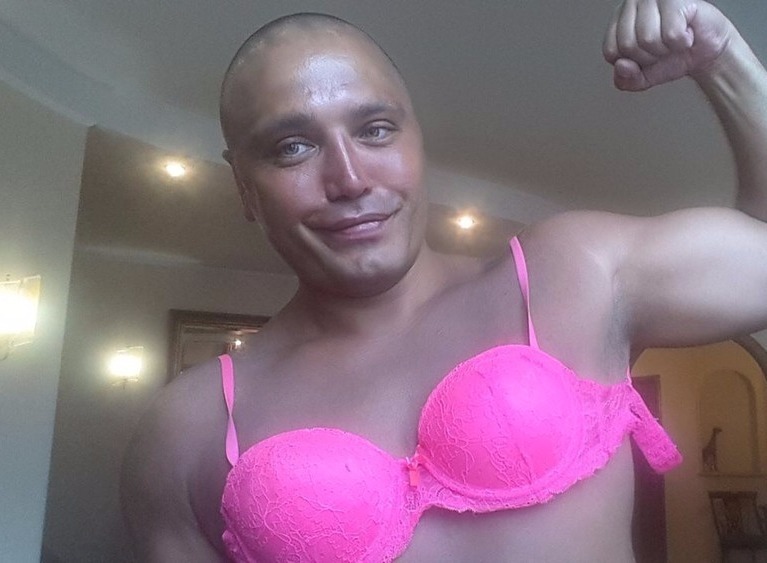 Очередная обиженная по имени Рустам Солнцев даёт интервью лысому башмаку Гордону!!!